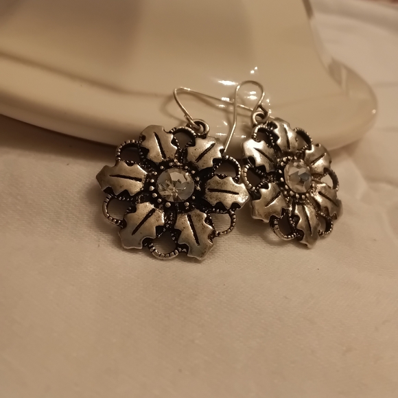 Source Unknown Jewelry - Poinsetta floral or snowflake-inspired Earrings